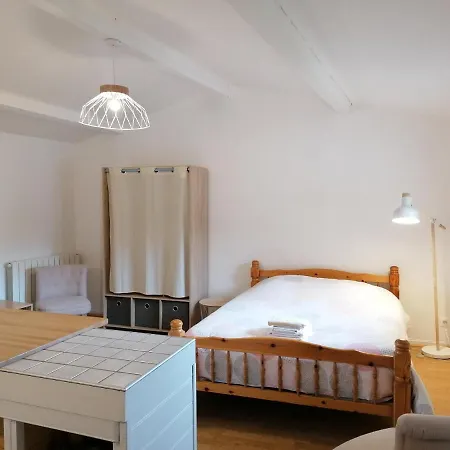 Apartment Studio Avec Balcon Au Pied Du Rocher D'aiguilhe